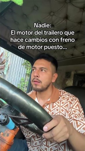 El.motor del trailero que hace cambios con el freno de motor puesto