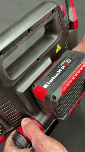 One battery. 350+ tools • Une batterie. Plus de 350 outils