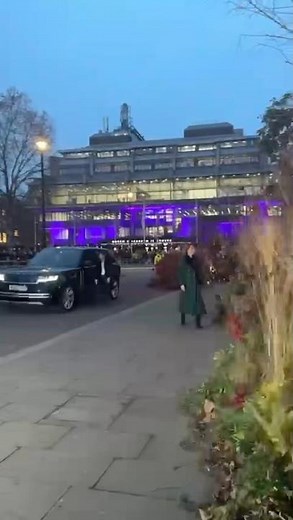 HRH The Princess of Wales arrives for the Together at Christmas carol service at #westminsterabbey