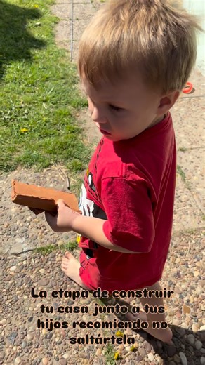 @unacasitaparacinco on Instagram: "Me encontré con un pipe de 2 años empezando a construir su casita 🏠 #fyp #viral #casa #construction #house"
