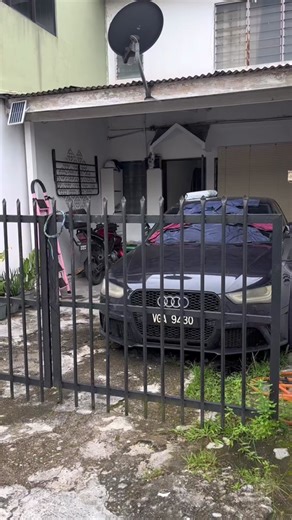 Pemasangan PVC Edge untuk Tutup Pagar Rumah dan Grill PVC