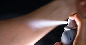 Deos ohne Aluminium für Männer und Frauen: Zwei bekannte Sprays fallen bei Öko-Test durch