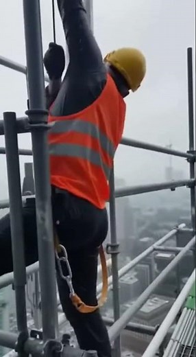 Caught on Camera Scaffold Danger