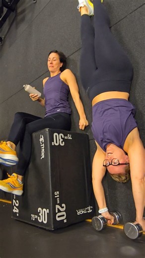 Anna Bäckman🌴 on Instagram: "Mot Ironman140.6 💭 Första passet imorse av @lindencoaching ✅️ var ett rörelsepass. Flera sköna övningar för hela kroppen. Upptaktsmöte igår kväll och det känns riktigt spännande att gå in i den här bubblan. Lite tester ska göras nu den här första veckan och sen kommer mycket fokus ligga på cykeln. Om ungefär 180 träningspass ska jag vara redo för den där röda mattan som jag längtat så länge om. Den och de magiska 5 orden: -Anna, you are an Ironman! På vägen dit mås