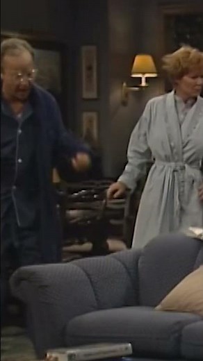 Alternate universe where ALF is a member of the Rat Pack 🎤