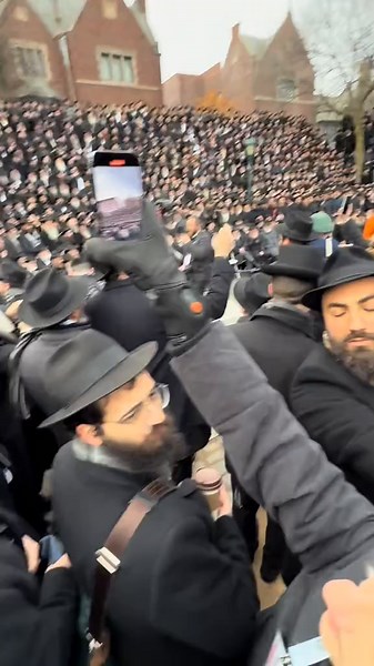 5000 Rabbis Unite in Prayer for Moshiach's Peace