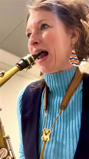 🎶🎷🎶🎷🎶🎷🎶 As I could not say the rolling rrrr I was not able to learn the flutter tongue, then I found out this way. You can control here the speed and the sequency of the tongue moves. 🎷🎶 Have a good sunday ❤️ PS: Do you get Nicoles news by e-mail? Sign up❤️ . . . #saxophone #sax #music #jazz #artist | Nicole Johänntgen