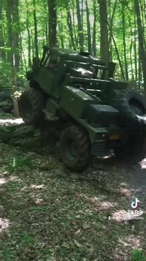@unimog.usa shows jeeps how to get it done🤣