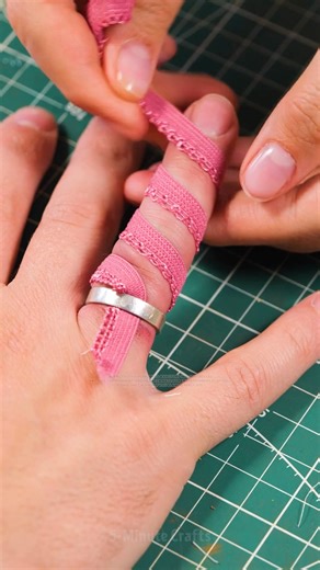 How to Remove a Stuck Ring | 5-Minute Crafts