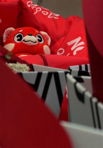 🏅 Встречаем наших победителей! Мы подготовили подарки для российских паралимпийцев, чтобы поздравить их с медалями, которые они завоевали в Италии! Ставь любую реакцию, если тоже радуешься за наших спортсменов ❤️