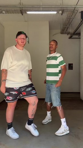 How is it that this month is almost finish again 😩 but ai asambe @King Kong 🔥🔥 DC: @Bhathistar_Black #adrianrhughes #dance #amapiano