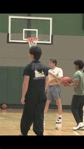 5'9 Dunks Without Taking A Step 😳