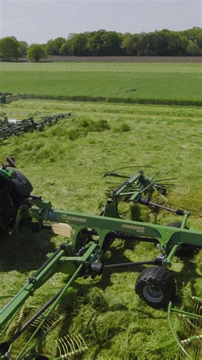 From mowing to tedding and raking – everything in one track 💪🏼 KRONE makes Controlled Traffic Farming in forage harvesting possible 👑 #KRONE #kroneagriculture | KRONE Agriculture