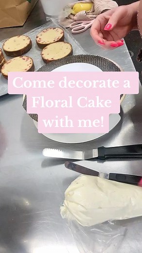Come decorate a Floral Cake with me! Top Tips * Make sure you use high quality flowers and keep them well hydrated and off the cake for as long as possible. * I use floral tape the plastic feeling one not the paper one. * Start with the large and centre flowers and work your way out. * Flowers are expensive not only care for them but make sure you get quotes per stem so you can charge accordingly. * Budget to have a few extra flowers, flowers are fragile, they can break, they can die quicker som