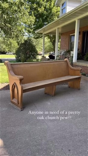 909K views · 4.2K reactions | It’s been a long time comin’, but I’m finally done with the pew! It was already finished in blonde, but it was a bit too yellow, and needed refreshed. And, look at her now! 朗 #churchpew #refinishedfurniture #LightOak #modernfarmhouse #modernrustic | Deer Run Vintage Company | Facebook