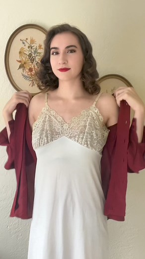 42K views · 837 reactions | Out of all my outfits a simple blouse and circle skirt is always my favorite. It’s comfortable and perfect for any occasion! It’s also a great outfit to try out when you’re starting to dress vintage as they are easy to find and not too vintagey  #vintagefashion #vintagestyle #1940s #oldhollywood #ww2 #retro #hollywoodglam #classicstyle | Victorybee | Facebook