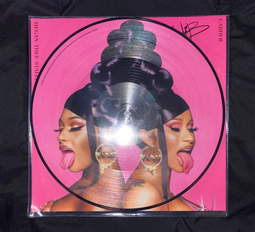 Cardi B Feat. Megan Thee Stallion - WAP