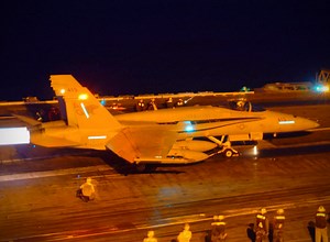 Crazy Videos Show Fighter Jets Landing on Aircraft Carriers at Night