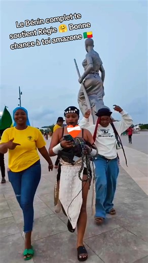 Vidéos de Poupée Noire 🍑🍭 (@gloryladrole) avec son original - moi lazare