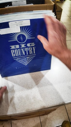 Split Enz (etched LP), The Church, The Cure, The Smiths, The Fixx, Joy Division, Nena, Yes, REM (orange vinyl), Duran Duran, Julian Lennon. More diggin & flippin through my 80's alternative vinyl collection. ••••• Robert Oleysyck : The Vinyl Record & CD Collection History Becomes Shoppable January 24, 25, 26 Doors at 10:30am ••••• World Famous #TheRecordParlour 6408 Selma Ave Hollywood, CA 90028 https://www.facebook.com/events/1382890950237846 #VinylCollection #vinylsale #cratedigging #vinyl #80