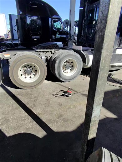 Busy Friday at Truck Tire Depot today!! Come in and check us out we have. Quality tires and Quality service!!!! 4524 N McCarty Houston Tx, 77013 #TireShop #Tires #18wheeler #semitruck #fyp