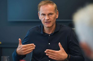 Produktion für das E-Auto: Was Porsche-Chef Blume an Deutschland auszusetzen hat
