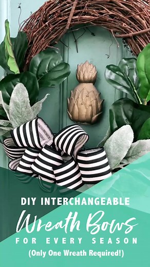 How to make a wreath bow out of ribbon /// Save time with interchangeable DIY bows #diy #holiday