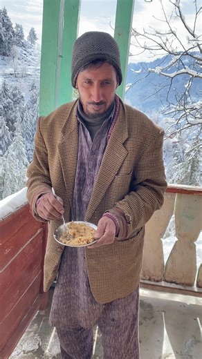 Enjoying Snowfall in Kashmir: A Winter Wonderland