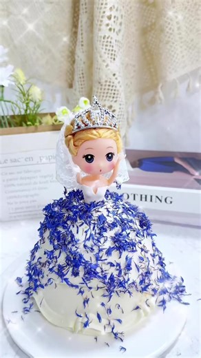 Lên version búp bê xanh cho các em bé nè #xh #bánhkem #bánhsinhnhật #banhkemchaycongchua #Honeybakery