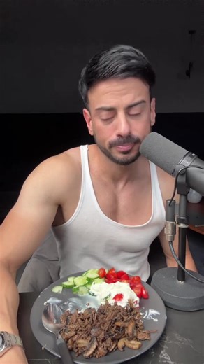 Tägliche Kampfsport-Routine für Technik, Ausdauer und Kraft. Oft zwei Einheiten pro Tag! #Kampfsport #Training #Fitness #Ausdauer #Krafttraining