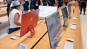 Tech Guide Editor Stephen Fenech says Apple's shift to a 24-inch all-in-one computer has left a gap in their portfolio for customers seeking a larger display. Watch the full episode at www.skynews.com.au/flash | Sky News Australia