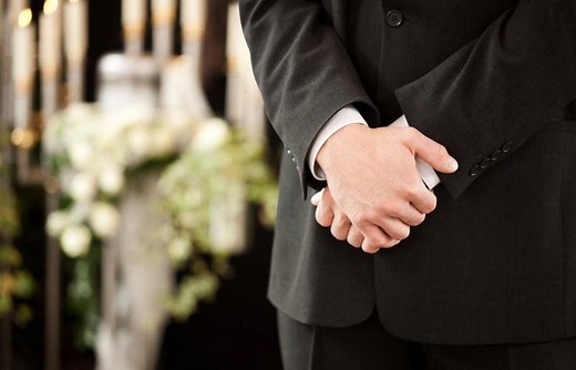 Navigating Funeral Etiquette: Guidance for Estranged Family Members | LoveToKnow