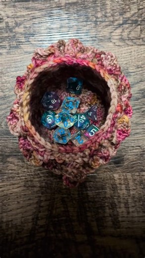 love this dice bag!🎲 pattern by Rachy Newin #crochet #dungeonsanddragons #dice #crochetersofyoutube