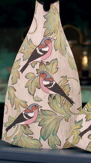 A bold and beautiful way of decorating ceramics by guest judge Jacqui Atkin. | The Great Pottery Throw Down