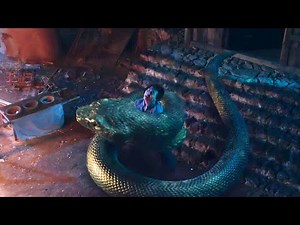 The sexy widow is being watched! The big snake sneaks into her house and causes chaos!