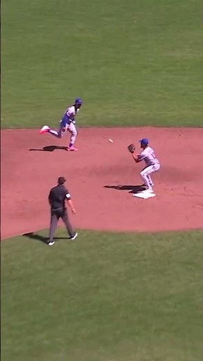 Francisco Lindor and Marcus Semien turn a picture perfect double play 🤩