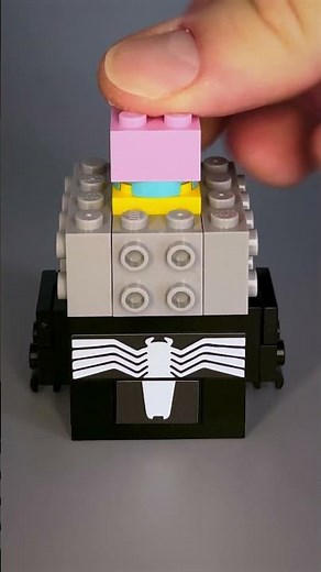 Unleash the Symbiote! Building Venom BrickHeadz (LEGO® 41497)