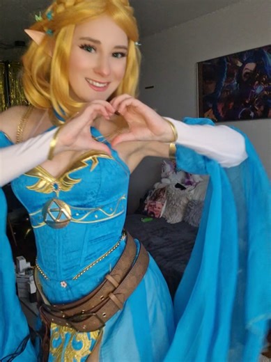 Princess Zelda Cosplay: Jumping into Adventure