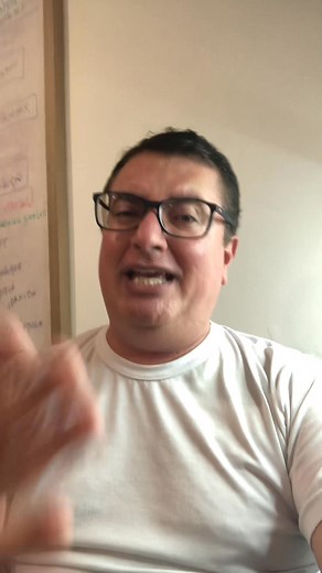 129K views · 7.8K reactions | Ex Prefeito de Criciúma falando de ‘liberdade econômica’ é tipo preso dando curso de fuga. Diz que direita não cobra imposto — só se for de jetski! E eu, médico de esquerda, continuo sem baseado, mas com base na realidade. | Roger Costa da Silva | Facebook