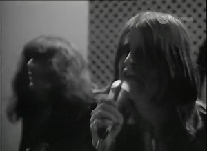 PARANOID - BLACK SABBATH Canción de 1970 de la banda británica Black Sabbath. Escrita por Geezer Butler, Toni Iommi, Bill Ward y Ozzy Osbourne para el álbum Paranoid. En el Reino Unido fue lanzada como sencillo junto al tema The Wizard. Incluida en el álbum en el último momento para rellenarlo, es considerada una de las mejores piezas de metal. Llegó al número 4 en la lista de éxitos del Reino Unido. | The songs of my life