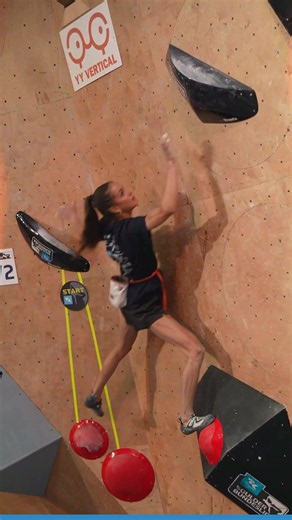 While everyone else is falling off, ARINA JURCENKO only needs one! 💪🏻 | BOULDER BUNDESLIGA #climb