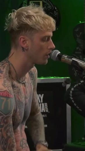 You know i keep that candy yeahhhh 🍬 #mgk #machinegunkelly #candy #est