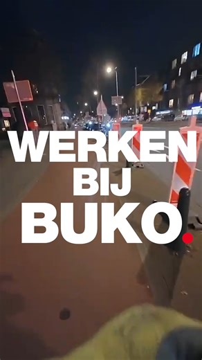𝐁𝐞𝐥𝐞𝐞𝐟 𝐞𝐞𝐧 𝐦𝐢𝐧𝐮𝐮𝐭 𝐝𝐨𝐨𝐫 𝐝𝐞 𝐨𝐠𝐞𝐧 𝐯𝐚𝐧 𝐞𝐞𝐧 𝐯𝐚𝐤𝐦𝐚𝐧 𝐛𝐢𝐣 𝐁𝐔𝐊𝐎 💪 Onze collega Kevin neemt je mee in zijn Point of View tijdens een wegafsluiting, ter voorbereiding van wegwerkzaamheden in Den Haag. Zo draagt hij dagelijks bij aan veiligheid van wegwerkers en weggebruikers. In de buitenlucht, samen met betrokken collega’s, geen 9 tot 5 en lekker doorpakken: dat is werken bij BUKO. Klaar voor jouw volgende stap? 🚀 Bekijk onze vacatures op werkenbijbuko.nl en w