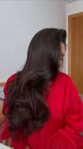 Fatima Zahra El Ibrahimi on Instagram: "Quel est votre secret pour des cheveux au top tout en prenant soin d’eux ? Dites-moi en commentaire ! 👇💖 Pyjs from @ellegalllery ❤️ #CheveuxSains #RoutineBeauté #haircare"