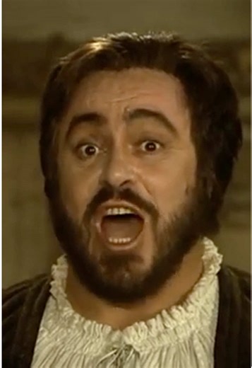 Pavarotti's Mesmerizing 'La donna è mobile' from Rigoletto