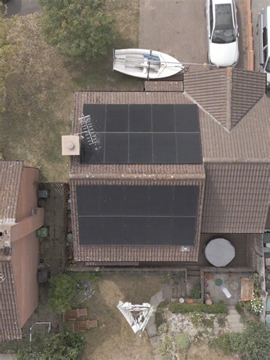 Another home powered by the sun ☀️ Clean install, future-proof setup, and lower energy bills on the way. This is how residential solar should look. #solarpower #solarinstall #renewableenergy #greenhome #energysavings #cleanenergy #homeupgrade