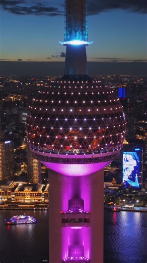 Neon lights wrap the Oriental Pearl Tower in a dreamy glow, turning Shanghai’s skyline into a living postcard. As night falls, the city pulses with energy, color, and endless stories waiting to be discovered. ✨🌃 📸: 原方 Share the beauty of Shanghai you captured and tag #ipshanghai to be featured. . . . . #ipshanghai #shanghailife #shanghaitravel #ShanghaiCityWalk #dreamy_photo #shanghai #vibes #sunset #huangpuriver #ShanghaiSunset #OrientalPearlTower #ShanghaiNights #Neon #CityLights #UrbanMagic