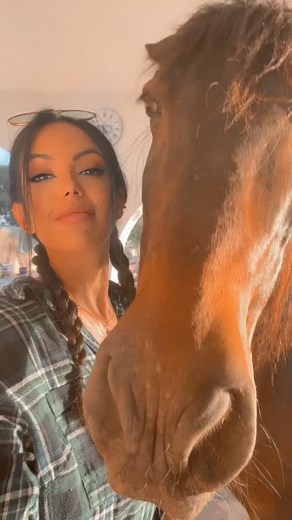 Katrina Moreno: Actriz y Fenómeno en TikTok