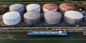 Oil Futures Fall As Market Looks for Shorter War