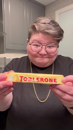 Toblerone chocolate making its return this time we’re making a Toblerone chocolate espresso martini. I honestly think Toblerone is the best chocolate to mix with coffee so rich! #coffee #mocktails